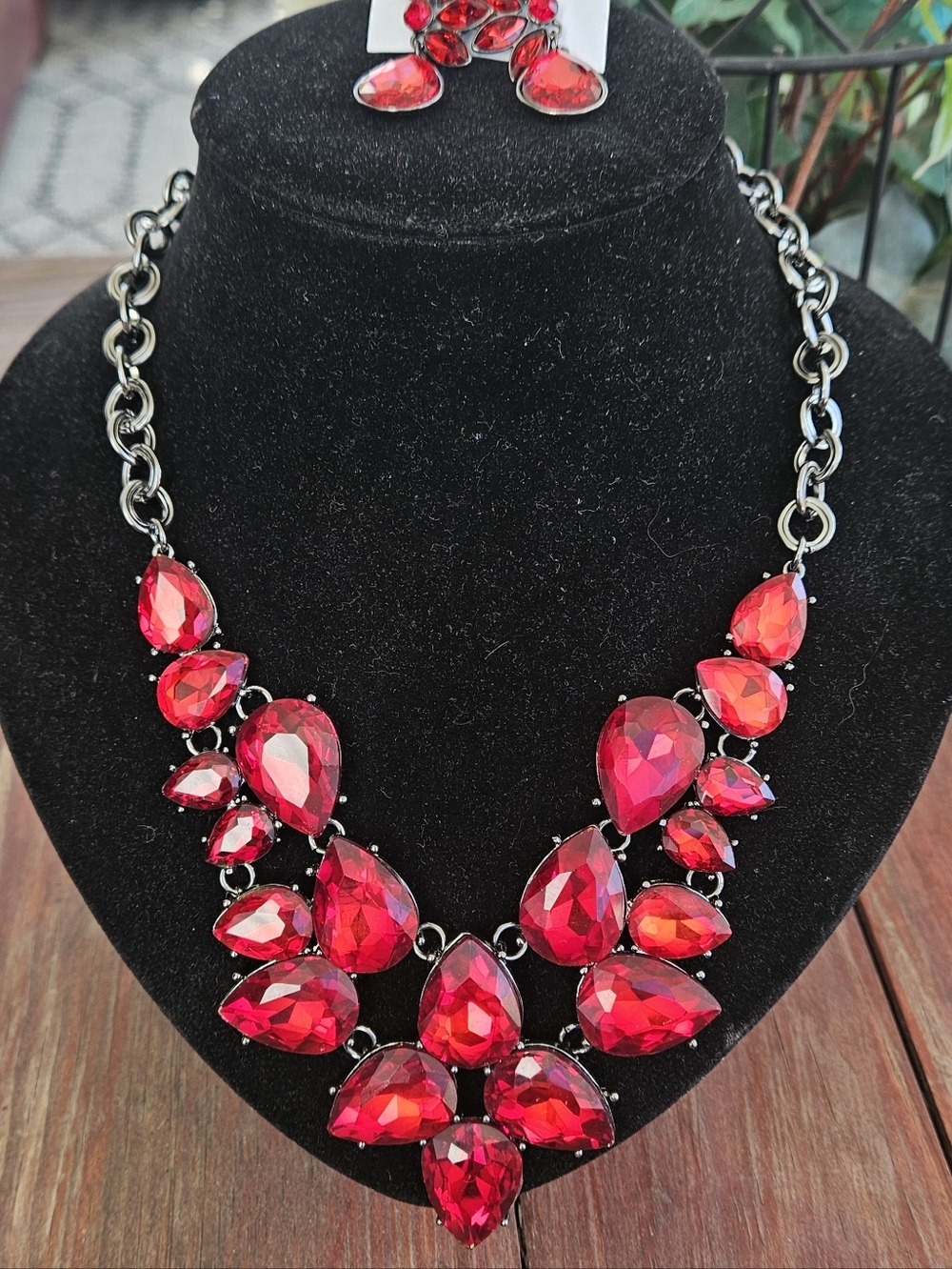 JLO Jennifer Lopez Red Rhinestone Statement Necklace Set - Picture 10 of 10